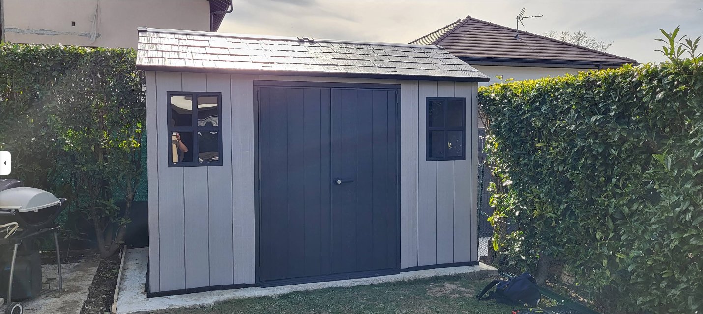 Abri de jardin contemporain installé sur dalle